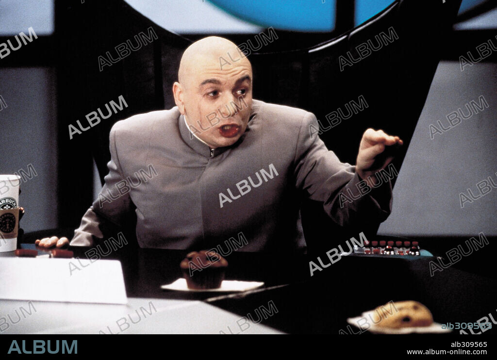 MIKE MYERS en AUSTIN POWERS, LA ESPIA QUE ME ACHUCHO, 1999 (AUSTIN POWERS, THE SPY WHO SHAGGED ME), dirigida por JAY ROACH. Copyright NEW LINE CINEMA / WRIGHT, KIMBERLY.