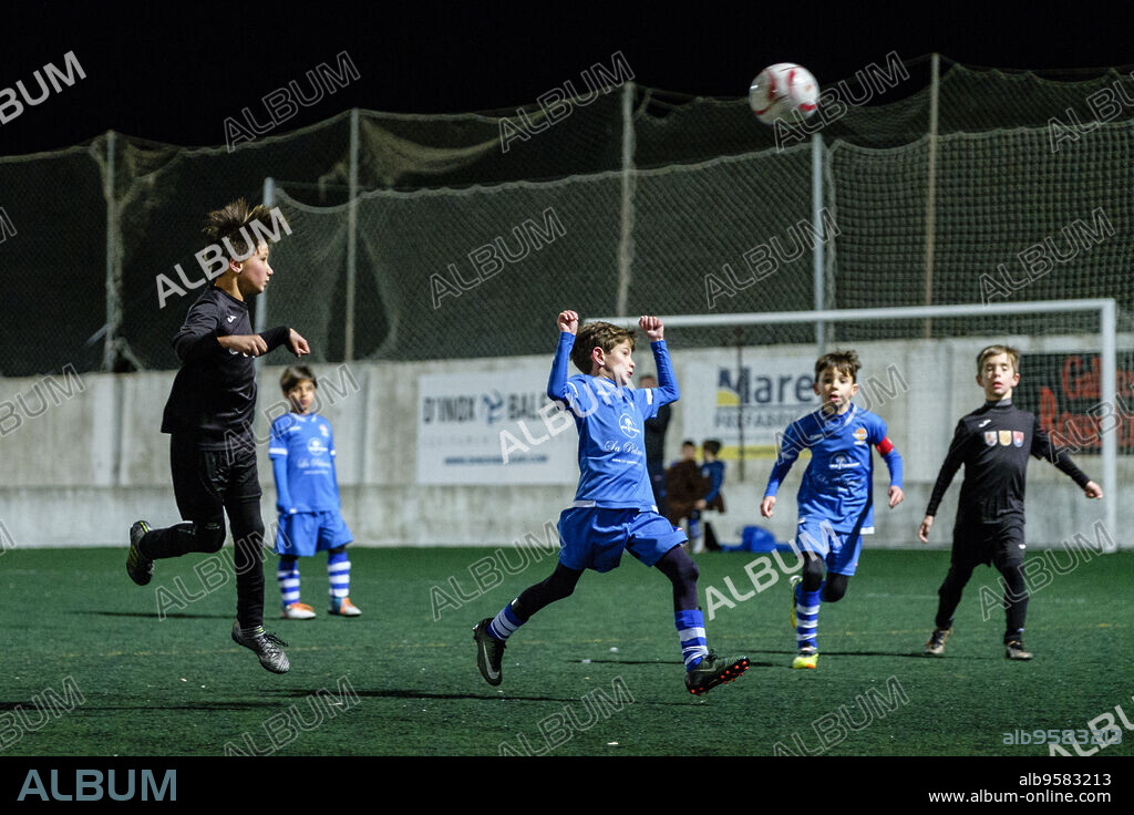 partido de futbol benjamin entre F.C Espanya y Pla B, Porreres, Mallorca, Spain.