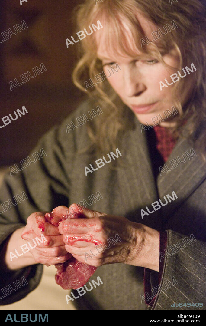 MIA FARROW en LA PROFECÍA, 2006 (THE OMEN), dirigida por JOHN MOORE. Copyright VALITUTTI, VINCE.