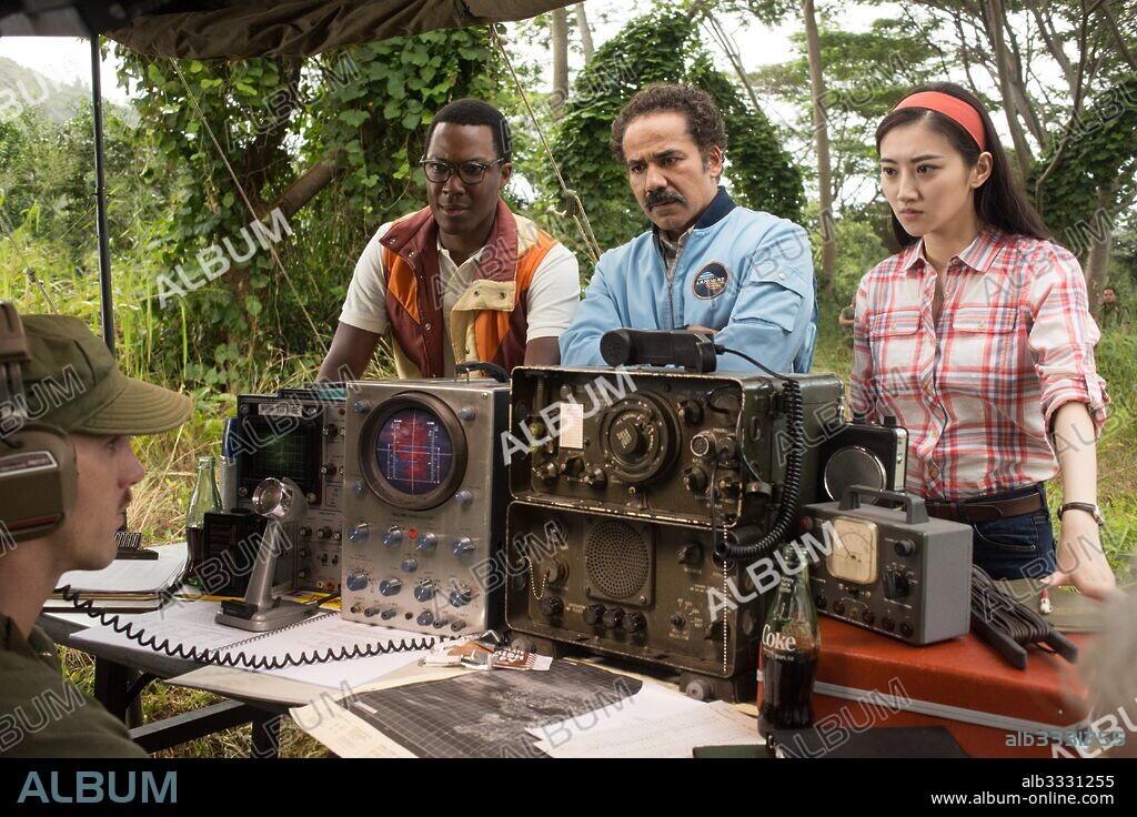 COREY HAWKINS, JOHN ORTIZ and TIAN JING in KONG: SKULL ISLAND, 2017, directed by JORDAN VOGT-ROBERTS. Copyright Village Roadshow Pictures/Legendary Pictures/Warner Bros. / ZLOTNICK, CHUCK.