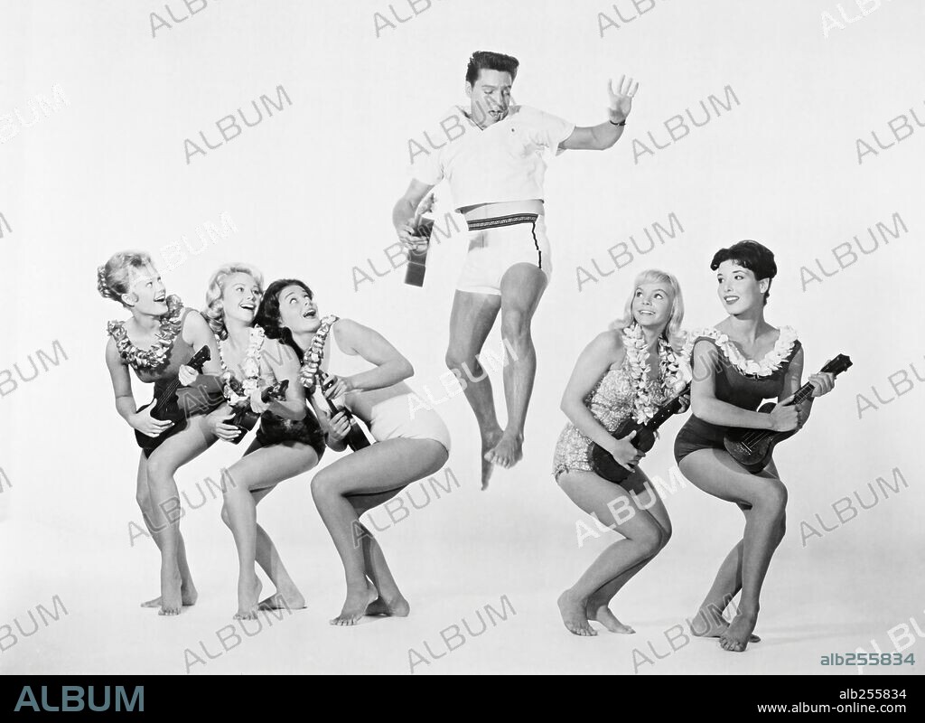 ELVIS PRESLEY en AMOR EN HAWAI, 1961 (BLUE HAWAII), dirigida por NORMAN TAUROG. Copyright PARAMOUNT PICTURES.