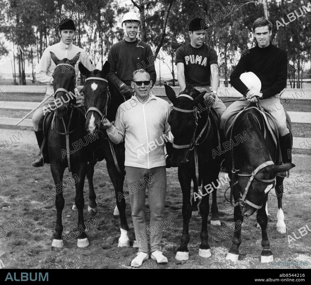 OS Olympiaden Sommar-OS i Mexico 1968.. Sverige fråntogs i efterhand sina bronsmedaljer då det visade sig att Hans Gunnar Liljenvall vid kontroll hade druckit öl inför skjutmomentet.. (c) Sydsvenskan /IBL Bildbyrå. Svenska laget fr v Hans-Gunnar Liljenvall, Hans Jacobsson, Bo Jansson och Björn Ferm. Ridning Ridmomentet hästar.