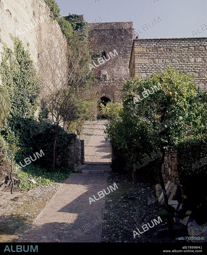 ALCAZABA DE MALAGA - FORTIFICACION PALACIEGA DE EPOCA MUSULMANA - SIGLO XI.