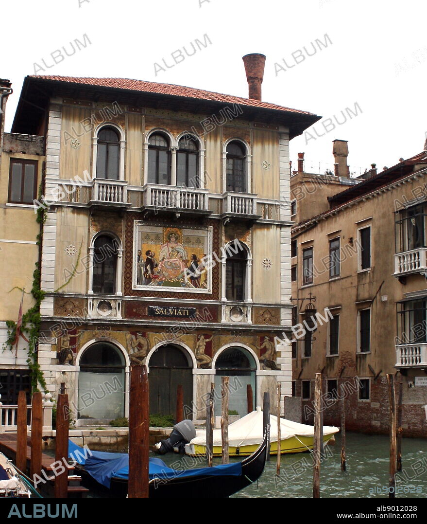 The Palazzo Salviati, a palace on the Grand Canal in Venice, Italy. Designed by Nanni di Baccio Bigio. Featuring mosaics on the facade.