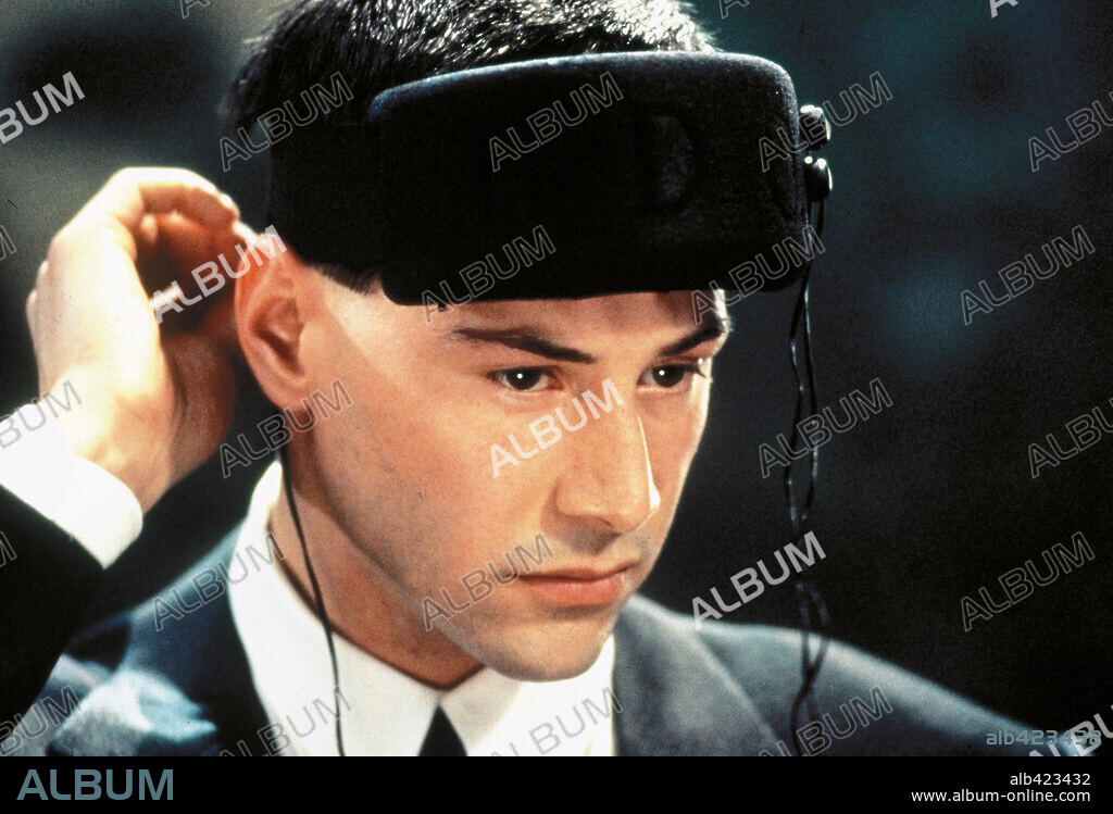 KEANU REEVES in JOHNNY MNEMONIC, 1995, directed by ROBERT LONGO. Copyright COLUMBIA TRI STAR.