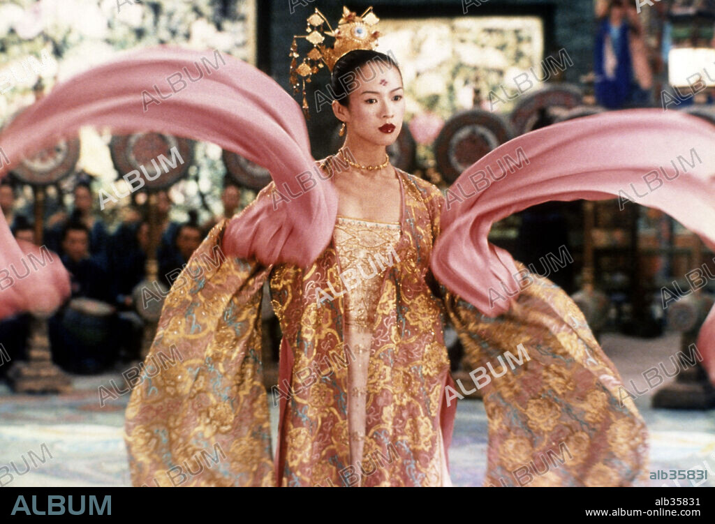 ZIYI ZHANG in HOUSE OF FLYING DAGGERS, 2004 (SHI MIAN MAI FU), directed by YIMOU ZHANG. Copyright BEIJING NEW PICTURES FILM CO/CHINA FILM CO-PRODUCTION CORPOR / XIAOYAN, BAI.