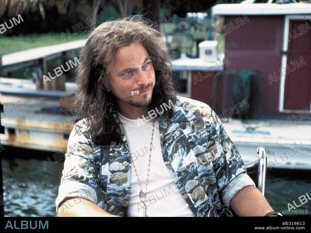 GARY SINISE in FORREST GUMP, 1994, directed by ROBERT ZEMECKIS. Copyright PARAMOUNT PICTURES / CARUSO, PHILLIP.