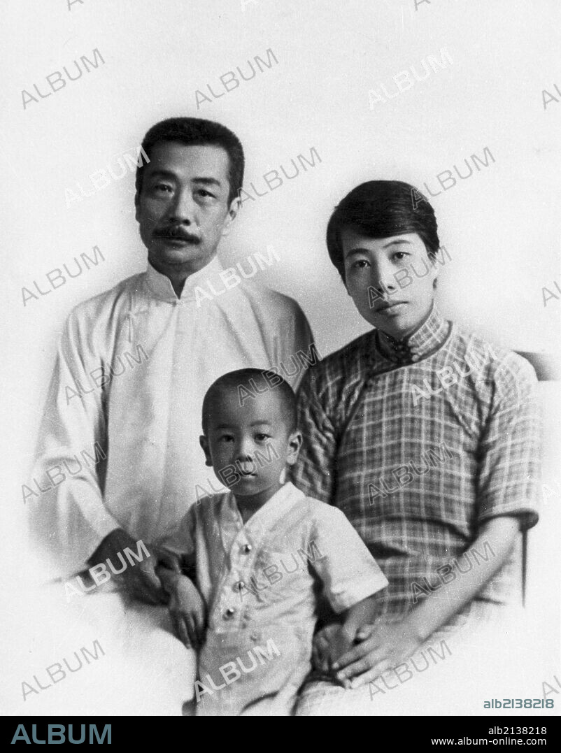 China's greatest writer. Lu Hsun (1881-1936) in a portrait with his wife Hsu Kwang-ping and son Hai Ying. Shanghai, 1933. (Photo by: Sovfoto/UIG via Getty Images).