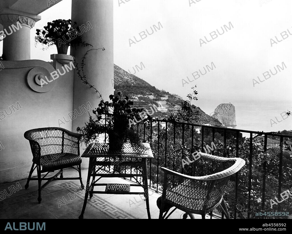 Capri. grand hotel quisisana. terrace. 1940.
