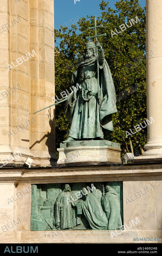 ESTEBAN I DE HUNGRIA o SAN ESTEBAN (969-1038). Primer rey cristiano de Hungría (1000-1038). Estatua situada en el Monumento del Milenio. Budapest. Hungría.