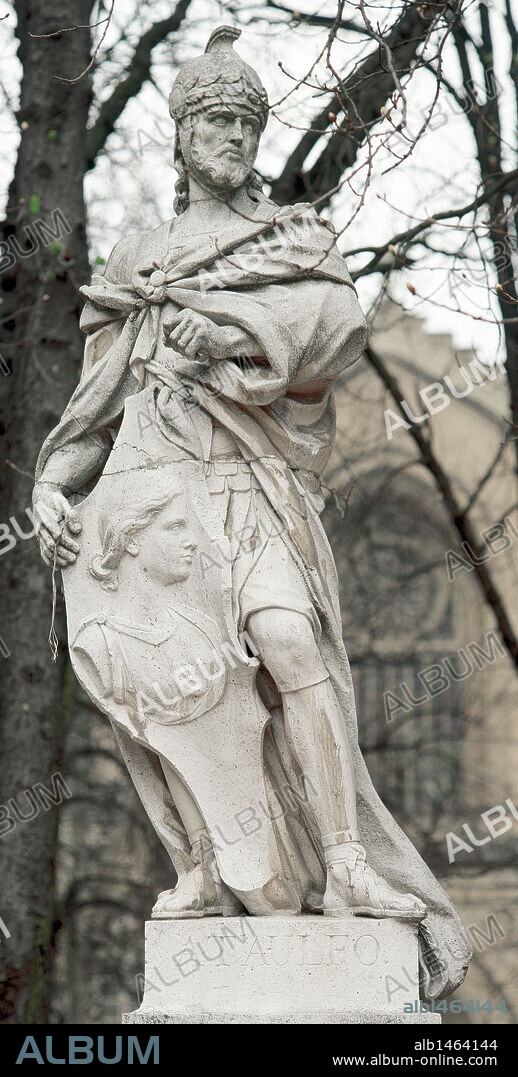 ATAULFO. Rey visigodo (410-415), cuñado y sucesor de Alarico. Estableció la corte en Barcelona, donde fue asesinado por un miembro de su séquito. ESTATUA DE ATAULFO EN PIEDRA, situada junto al kiosco de música del PARQUE DE LA FLORIDA. VITORIA-GASTEIZ. Provincia de Alava. País Vasco.