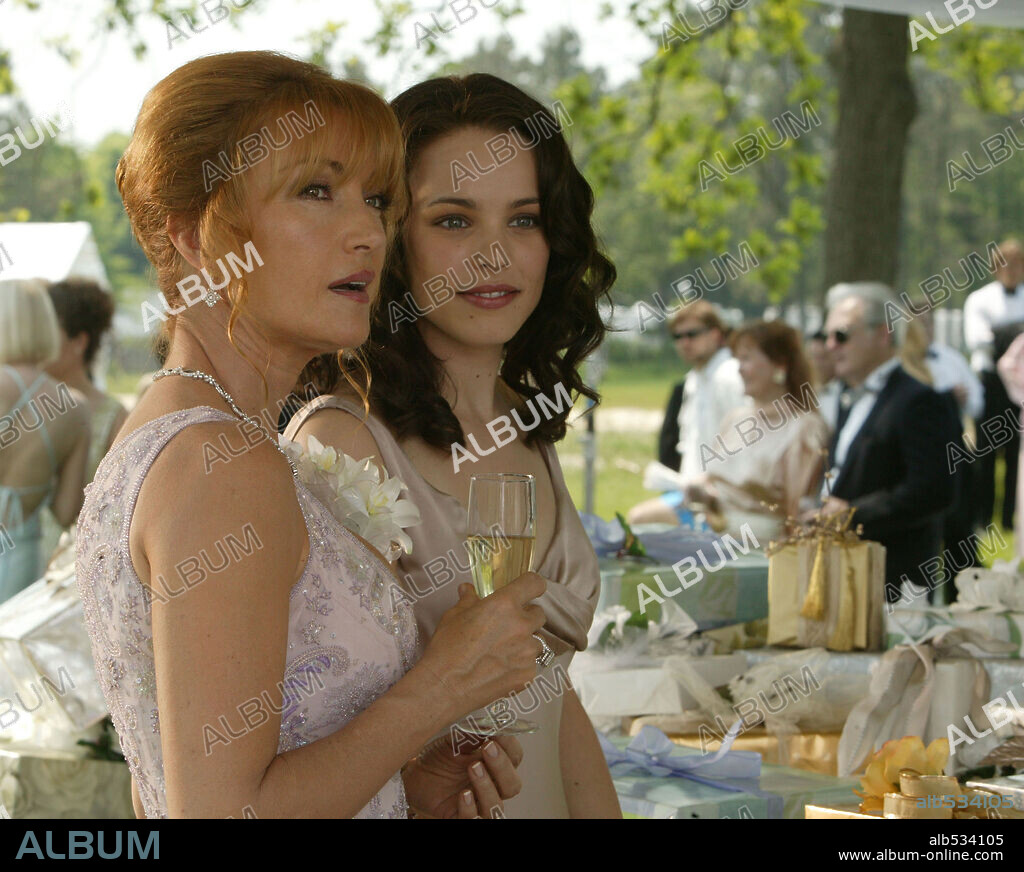 JANE SEYMOUR and RACHEL MCADAMS in THE WEDDING CRASHERS, 2005, directed by DAVID DOBKIN. Copyright NEW LINE CINEMA / CARTWRIGHT, RICHARD.