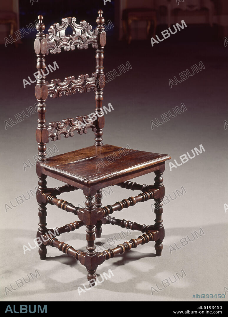SILLA DE NOGAL MALLORQUINA S XVII.