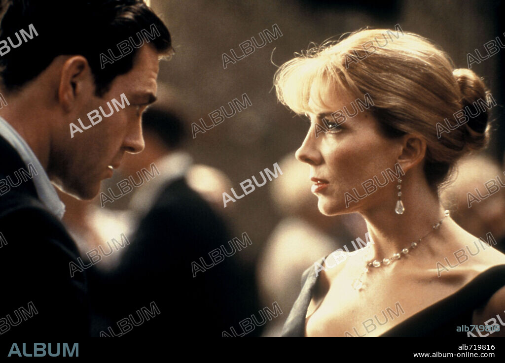 MARTON CSOKAS und NATASHA RICHARDSON in ASYLUM, 2005, unter der Regie von DAVID MACKENZIE. Copyright PARAMOUNT CLASSICS / HOGAN, PAUL.