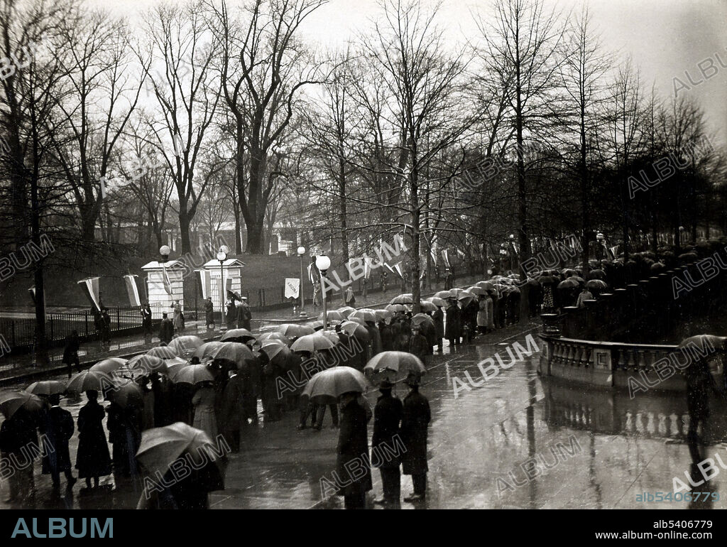 Suffragettes picket White House. The Silent Sentinels were organized by Alice Paul and the National Woman's Party. They protested in front of the White House during Woodrow Wilson's presidency starting on January 10, 1917 and ending on June 4, 1919 when the Nineteenth Amendment to the Constitution was passed both by the House of Representatives and the Senate. Harris & Ewing, 1917 (cropped and cleaned).