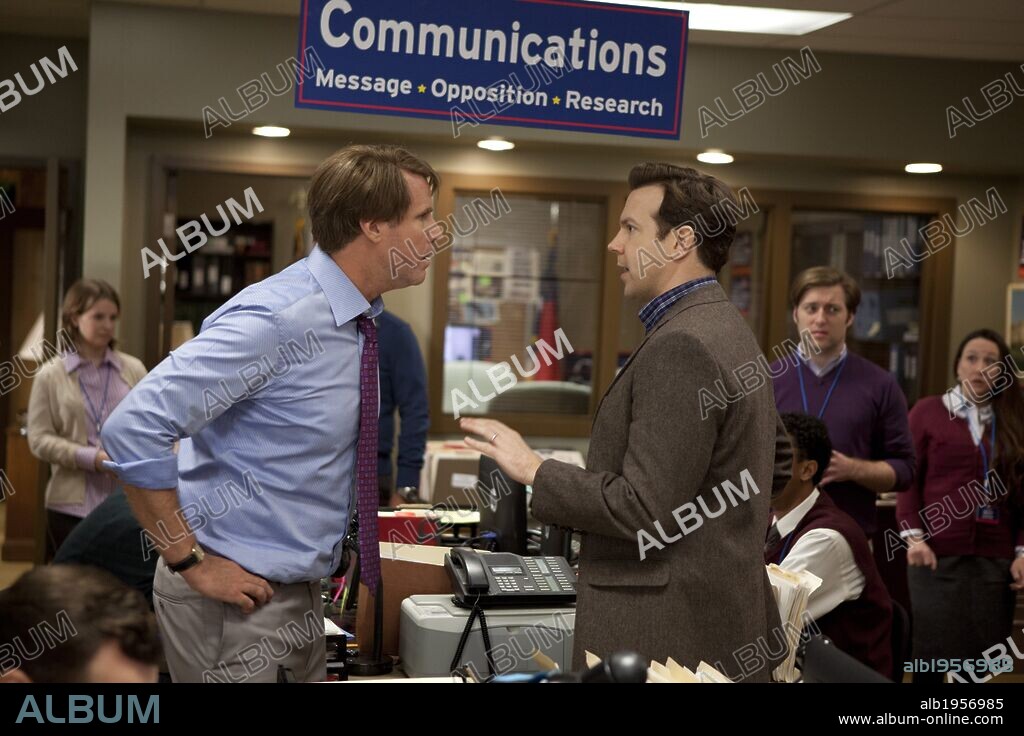 JASON SUDEIKIS y WILL FERRELL en EN CAMPAÑA TODO VALE, 2012 (THE CAMPAIGN), dirigida por JAY ROACH. Copyright EVERYMAN PICTURES.
