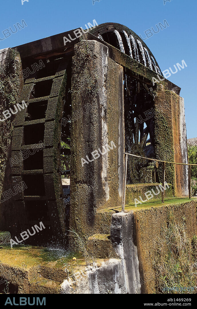 NORIA "HOYA DE DON GARCIA". Rueda hidráulica situada en la margen izquierda del río Segura. Fue construida en madera en el año 1818. ABARAN. Comunidad de Murcia. España.