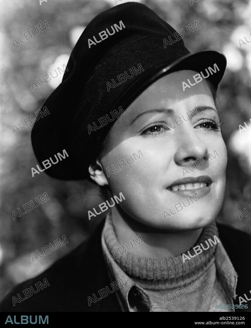 IRENE DUNNE in MY FAVORITE WIFE, 1940, directed by GARSON KANIN. Copyright RKO.