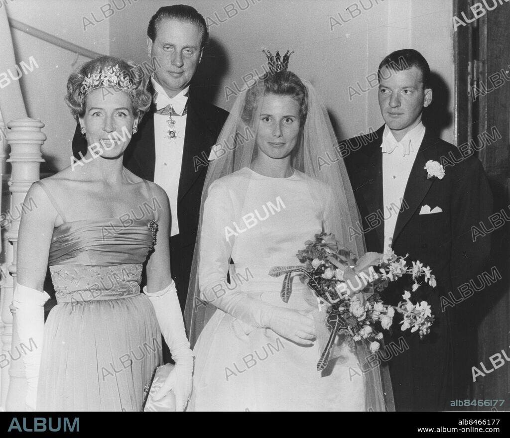 Göteborg - 1959-1024 - Jur. kand. Pehr G. Gyllenhammar gifter sig med Christina Engellau - Tv Christinas föräldrar - Margit Engellau och Gunnar Engellau - den senare är vd på Volvo - *** Local Caption *** Foto: GT - Kjell Corneliusson. KAMERAREPORTAGE.
