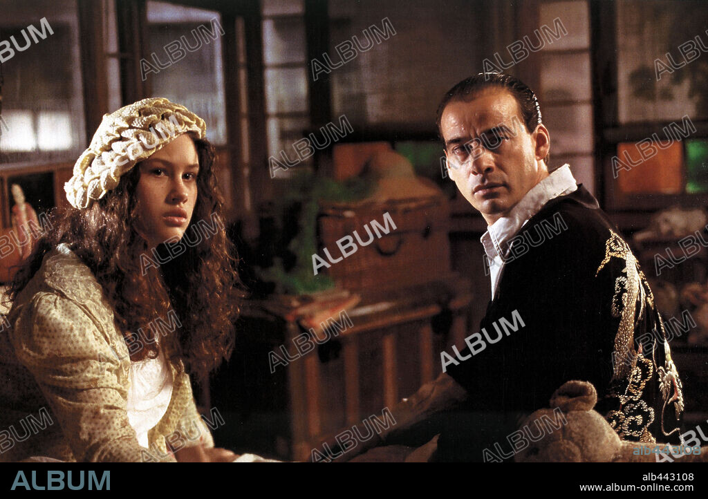 AIDA FOLCH and EDUARD FERNANDEZ in THE SHANGHAI SPELL, 2002 (EL EMBRUJO DE SHANGHAI), directed by FERNANDO TRUEBA. Copyright LOLAFILMS/PYRAMIDE PRODUCTIONS Y SHANGHAI SPELL.