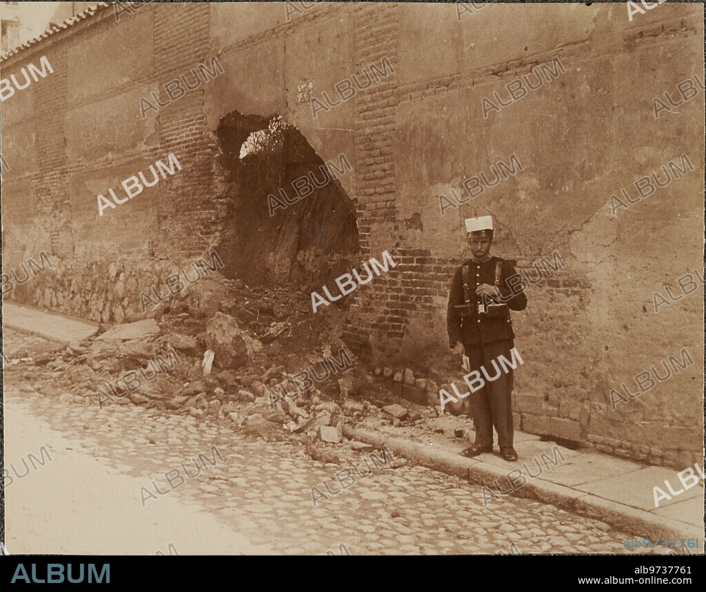 Madrid, 09/11/1906. Sinking in the exterior wall of the women's prison.