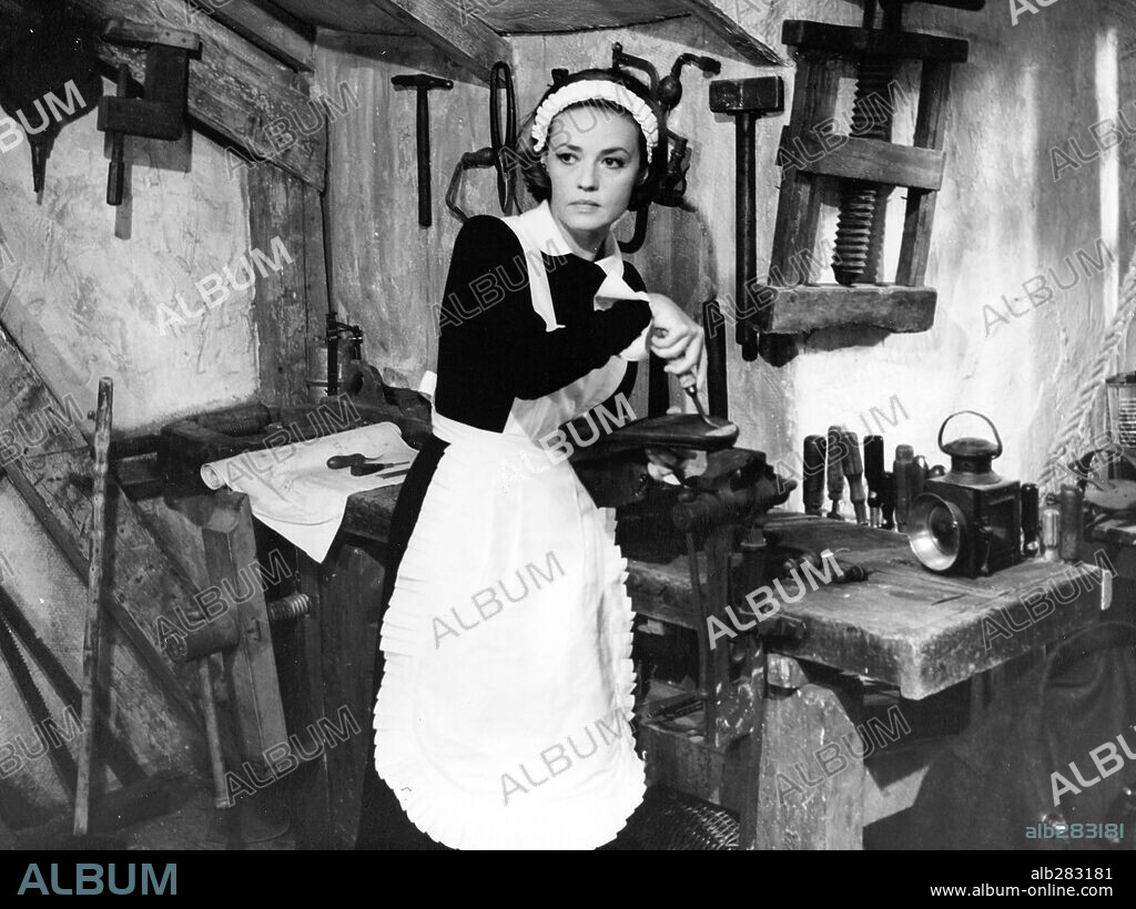 JEANNE MOREAU in DIARY OF A CHAMBERMAID, 1964 (LE JOURNAL D'UNE FEMME DE CHAMBRE), directed by LUIS BUÑUEL. Copyright SPEVA/CINE ALLIANCE/FILM SONOR/DEAR.
