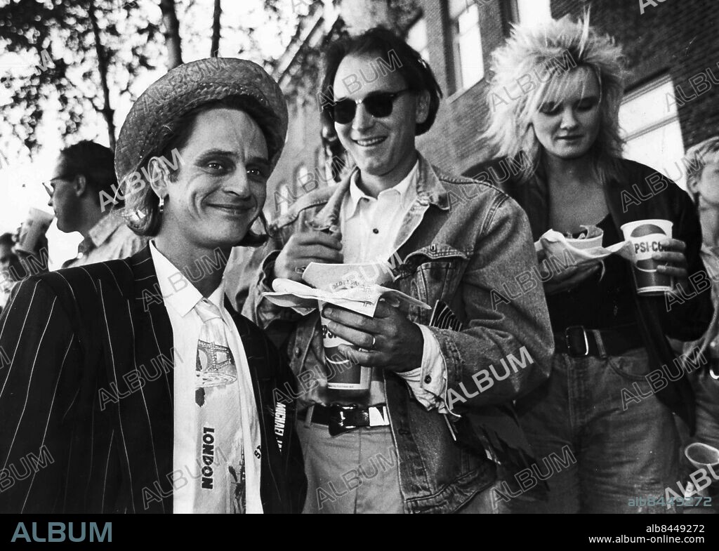 Göteborg 1988. Orup i hatt - Tomas Ledin - Eva Dahlgren på Jacksonkonsert *** Local Caption *** GP Foto: Susanne Wikström. KAMERAREPORTAGE.