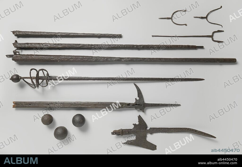 Halberd with fragment of stick, Nova Zembla, Behouden Huys, Willem Barendsz, Jacob van Heemskerck, anonymous, c. 1590 - c. 1596, wood (plant material), iron (metal), forging, l 91 cm × w 16.7 cm w 3.3 cm × d 2.1 cm.