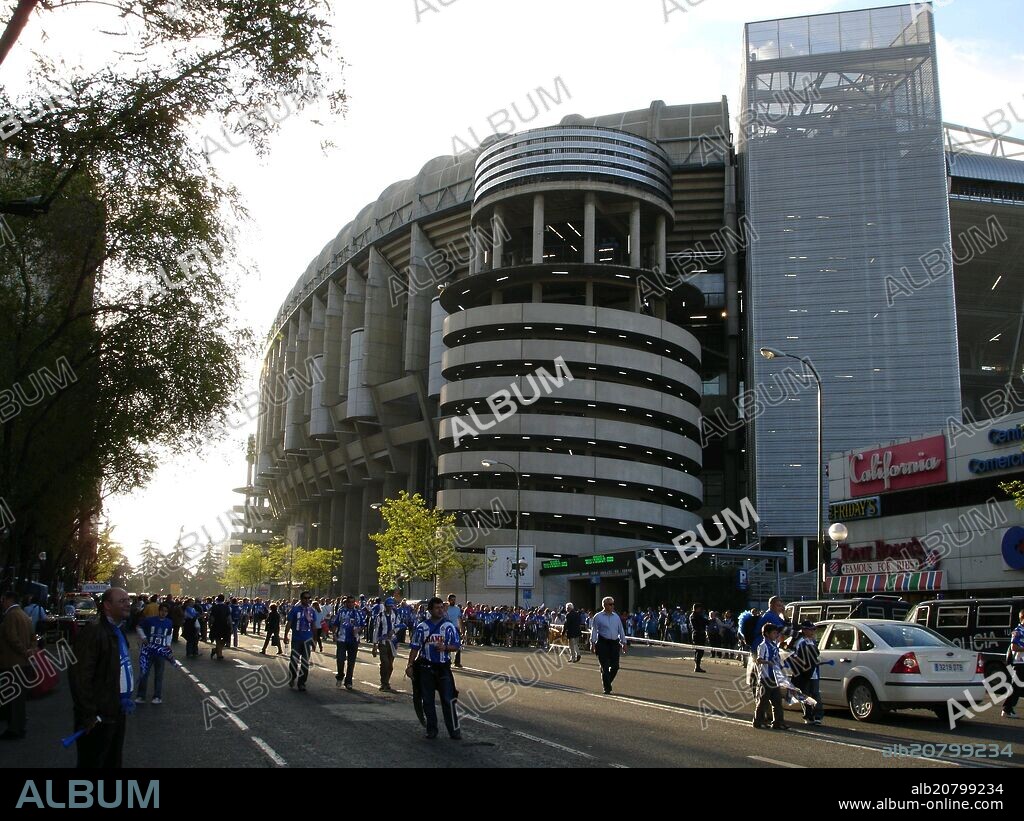 ANTONIO LAMELA MARTINEZ. VOMITORIO DEL ESTADIO REALIZADO TRAS LA ULTIMA REMODELACION DE 1992.