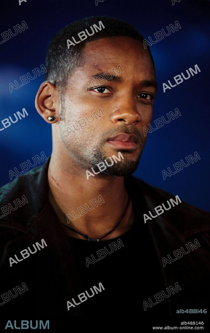 WILL SMITH en YO, ROBOT, 2004 (I, ROBOT), dirigida por ALEX PROYAS. Copyright 20TH CENTURY FOX / GERLITZ, AVA V.