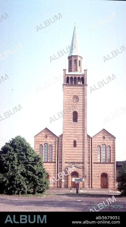 Berlin-Tiergarten, St.-Matthäus-Kirche, Matthäikirchplatz (1844-46 erbaut von F.A. Stüler, 1956-60 nach Kriegszerstörung wiederhergestellt von Jürgen Emmerich). Ansicht von Nordosten. Foto, 1989 (Dieter E. Hoppe).