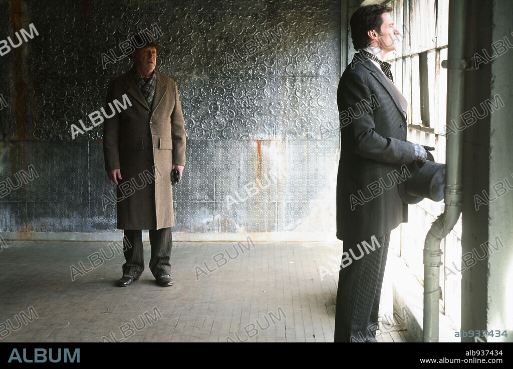 HUGH JACKMAN y MICHAEL CAINE en EL TRUCO FINAL-EL PRESTIGIO, 2006 (THE PRESTIGE), dirigida por CHRISTOPHER NOLAN. Copyright NEWMARKET PRODUCTIONS/SYNCOPY/TOUCHSTONE PICTURES/WARNER BRO / VAUGHAN, STEPHEN.