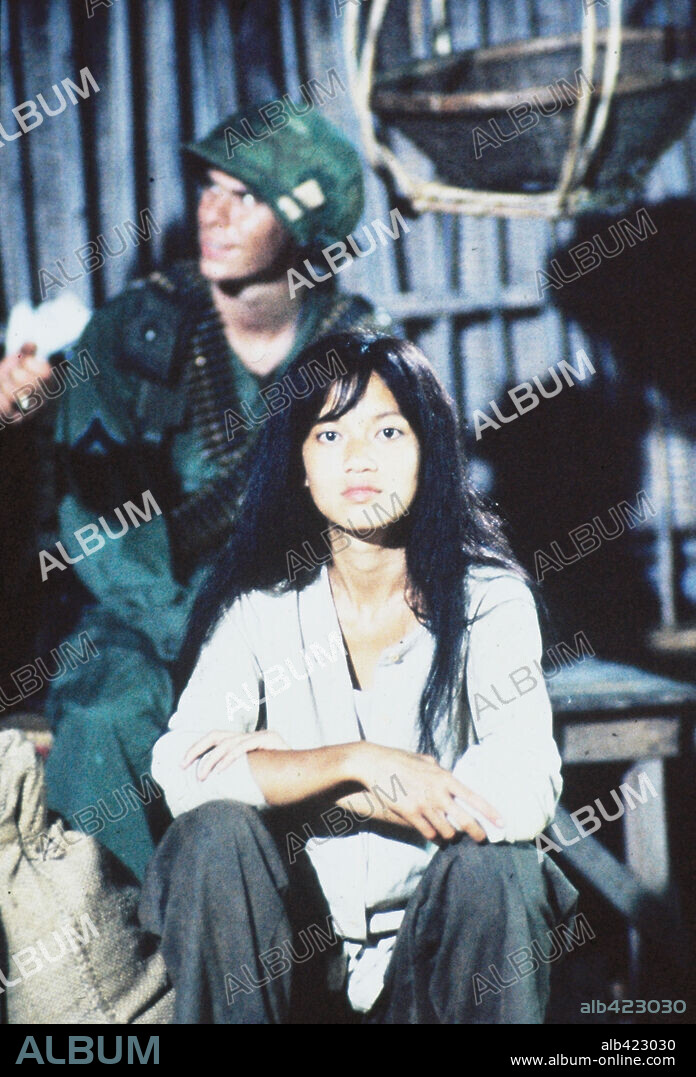 THUY THU LE en CORAZONES DE HIERRO, 1989 (CASUALTIES OF WAR), dirigida por BRIAN DE PALMA. Copyright COLUMBIA TRI STAR.