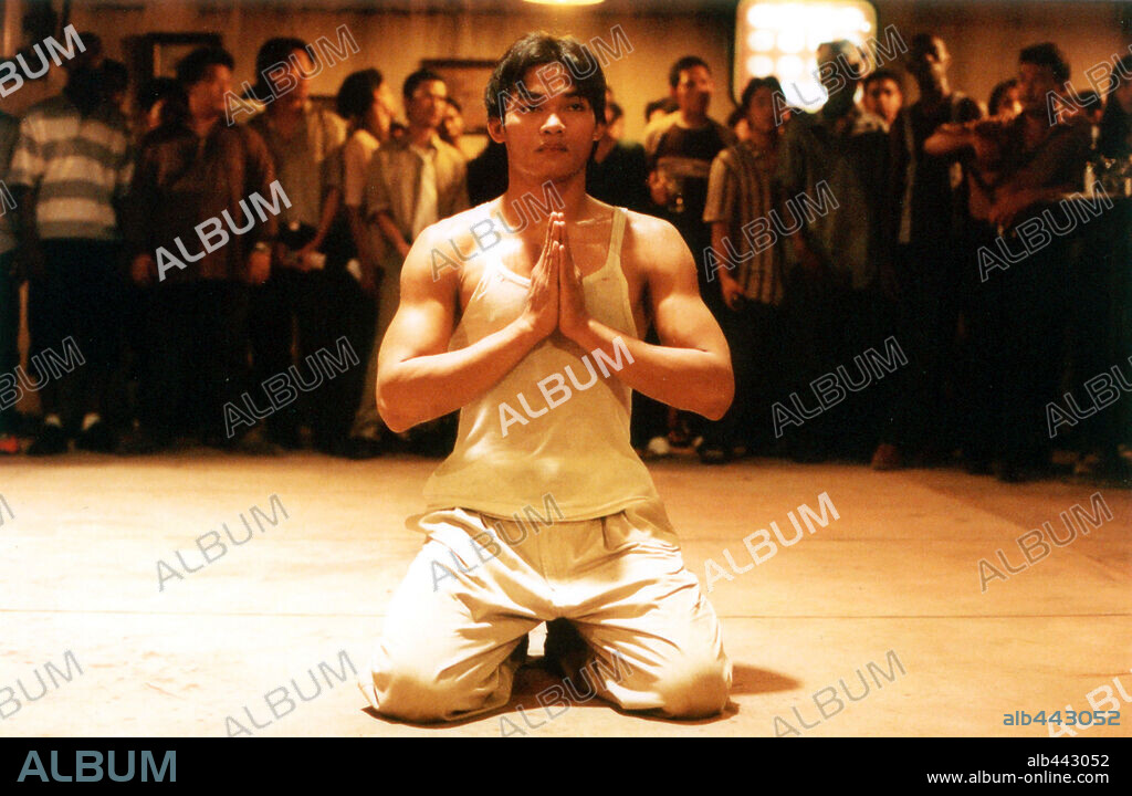 ONG-BAK: MUAY THAI WARRIOR, 2003 (ONG-BAK), directed by PRACHYA PINKAEW. Copyright SAHAMONGKOLFILM.