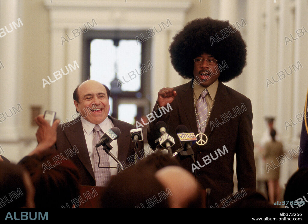 DANNY DEVITO y MARTIN LAWRENCE en QUE MAS PUEDE PASAR?, 2001 (WHAT'S THE WORST THAT COULD HAPPEN?), dirigida por SAM WEISMAN. Copyright MGM-UA.