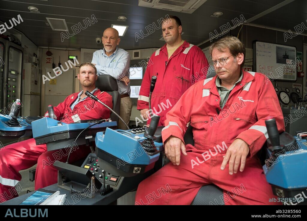 ETHAN SUPLEE, JEREMY SANDE und JOHN MALKOVICH in DEEPWATER HORIZON, 2016, unter der Regie von PETER BERG. Copyright DI BONVENTURA PICTURES/IMAGENATION ABU DHABI FZ/LIONSGATE.