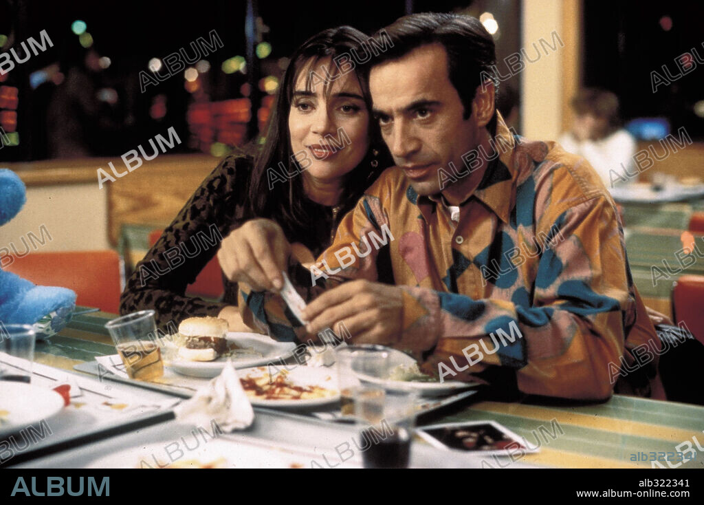 IMANOL ARIAS and JULIE CARMEN in AFRICA, 1996, directed by ALFONSO UNGRIA. Copyright SOGETEL/BOCABOCA PRODUCCIONES, S.A.