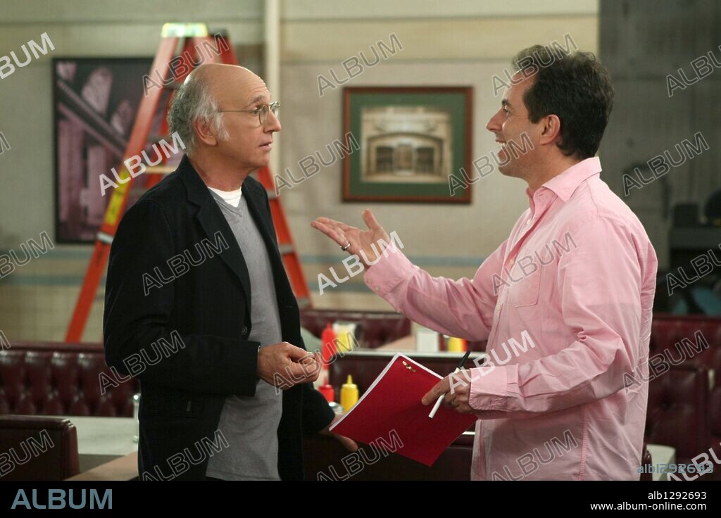 JERRY SEINFELD y LARRY DAVID en CURB YOUR ENTHUSIASM-TV, 2000. Copyright HBO FILMS/PRODUCTION PARTNERS / HYUN, DOUG.
