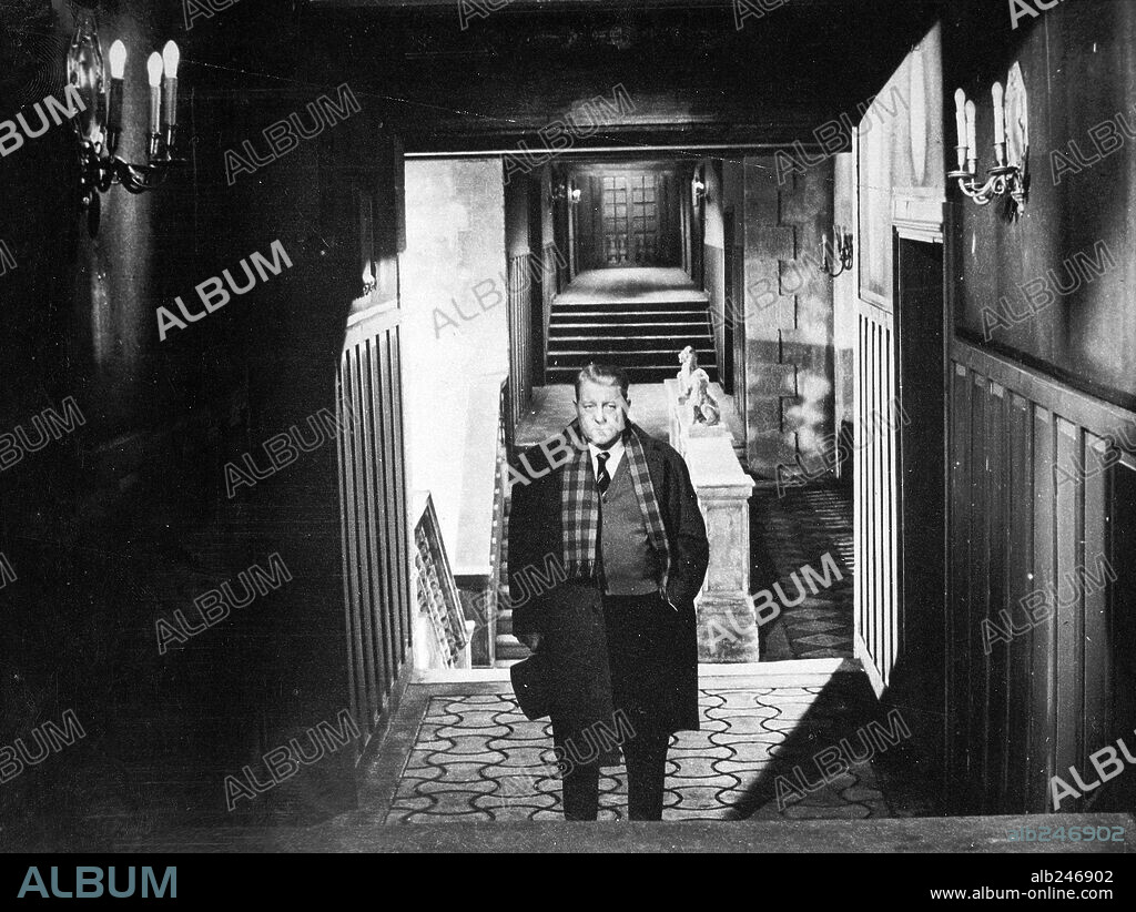 JEAN GABIN en MAIGRET EN EL CASO DE LA CONDESA, 1959 (MAIGRET ET L'AFFAIRE SAINT-FIACRE), dirigida por JEAN DELANNOY. Copyright FILSONOR, S.A.