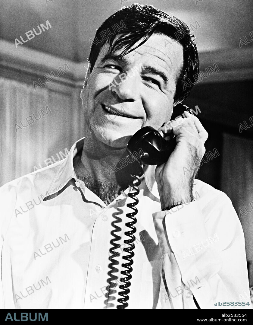 WALTER MATTHAU en LA EXTRAÑA PAREJA, 1968 (THE ODD COUPLE), dirigida por GENE SAKS. Copyright PARAMOUNT PICTURES.