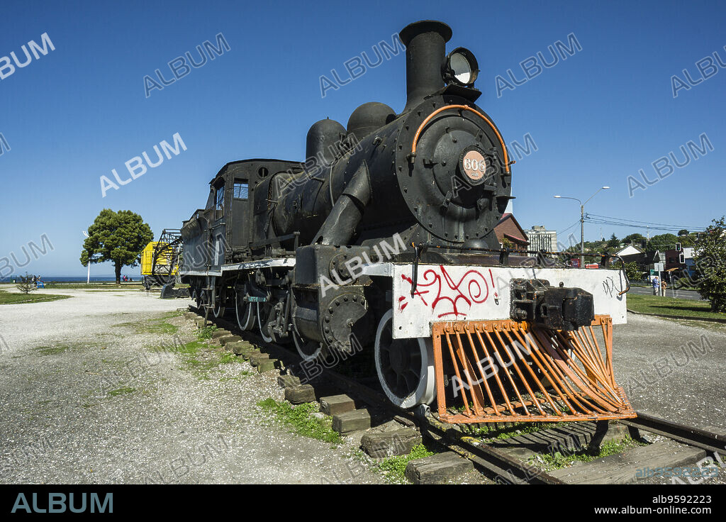 antigua locomotora, Costanera, Puerto Montt , provincia de Llanquihue, región de Los Lagos.Patagonia, República de Chile,América del Sur.