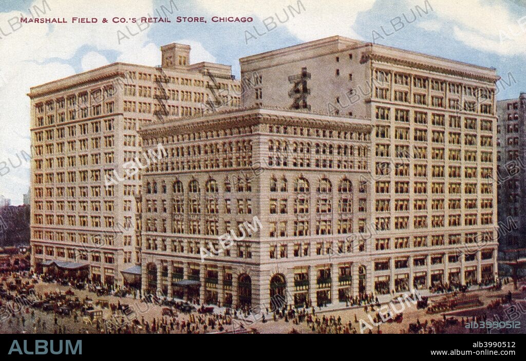 Marshall Field & Co's Retail Store, Chicago, Illinois, USA, 1915. Postcard showing the exterior of the building and surrounding streets teeming with pedestrians and traffic. The building was built in stages between 1892 and 1914. It was designed by Charles B Atwood.