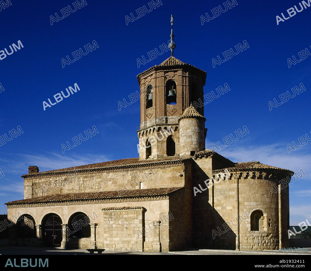 Spain, Castile and Leon, province of Soria, Almazán. Church of Saint Michael. General view of the church. It was built in the mid-12th century, after the conquest of the town by King Alfonso I the Battler in 1128. Only the portico, part of the naves and the lower part of the tower remain from the Romanesque period.