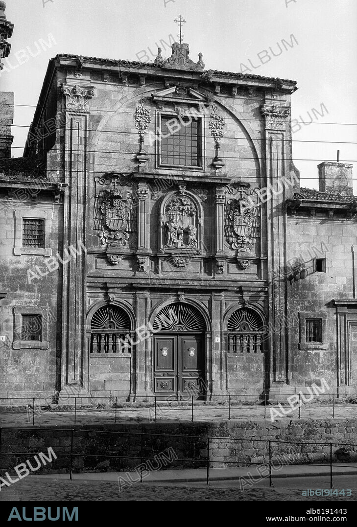 DIEGO DE ROMAY. FACHADA DEL CONVENTO DE CLAUSURA DE LAS MADRES MERCEDARIAS - 1674 - BARROCO GALLEGO - FOTOGRAFIA EN BLANCO Y NEGRO - AÑOS 50.