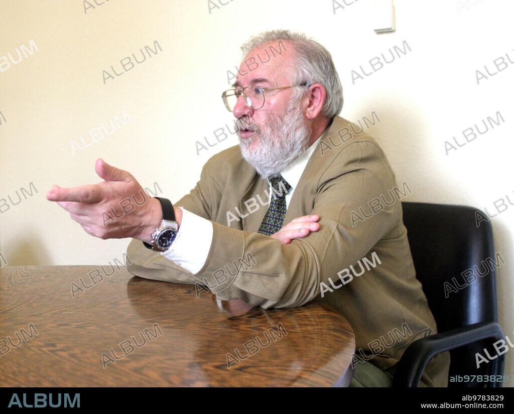 Madrid. 30/05/03. Carlos Berzosa, nuevo rector de la Universidad Complutense. Foto: José Luis Álvarez.