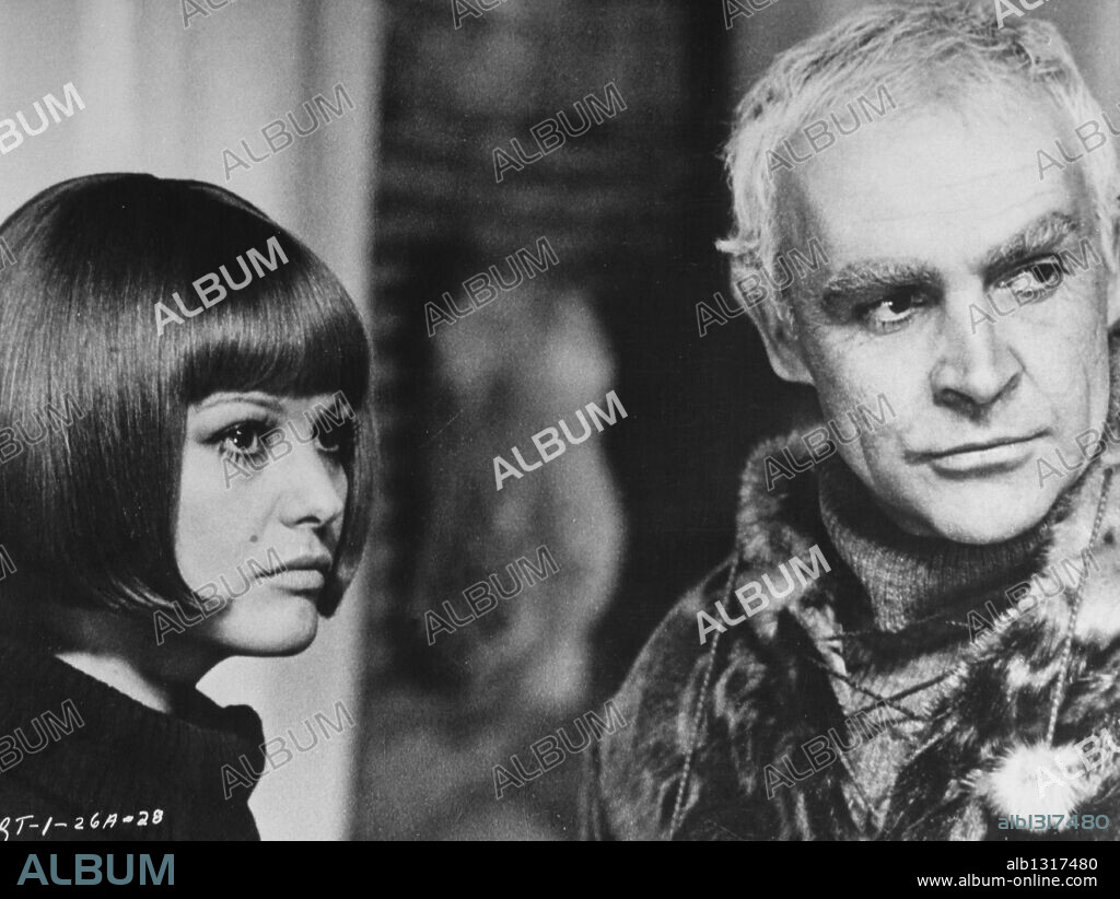 CLAUDIA CARDINALE y SEAN CONNERY en LA TIENDA ROJA, 1969 (KRASNAYA PALATKA), dirigida por MIKHAIL KALATOZOV. Copyright MOSFILM / Cortesía.