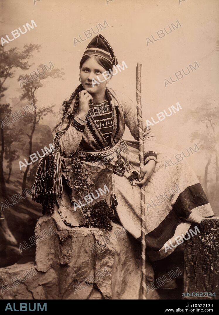 HELENE EDLUND. Woman wearing Sami folk costume, Inga Åren, Frostviken, Lapland, 1890-1900. Studio portrait.