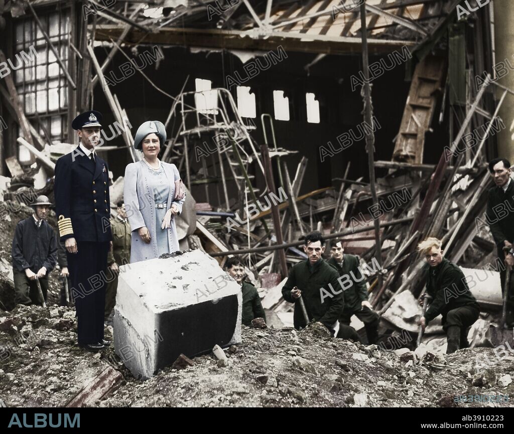 The King and Queen survey bomb damage, Buckingham Palace, London, WWII, 1940. King George VI and Queen Elizabeth looking at the aftermath of a German bombing raid on 11 September 1940 which destroyed the palace chapel. After the event the Queen famously said I'm glad we have been bombed. Now I can look the East End in the face. The palace was bombed on seven occasions during the war. (Colorised black and white print).