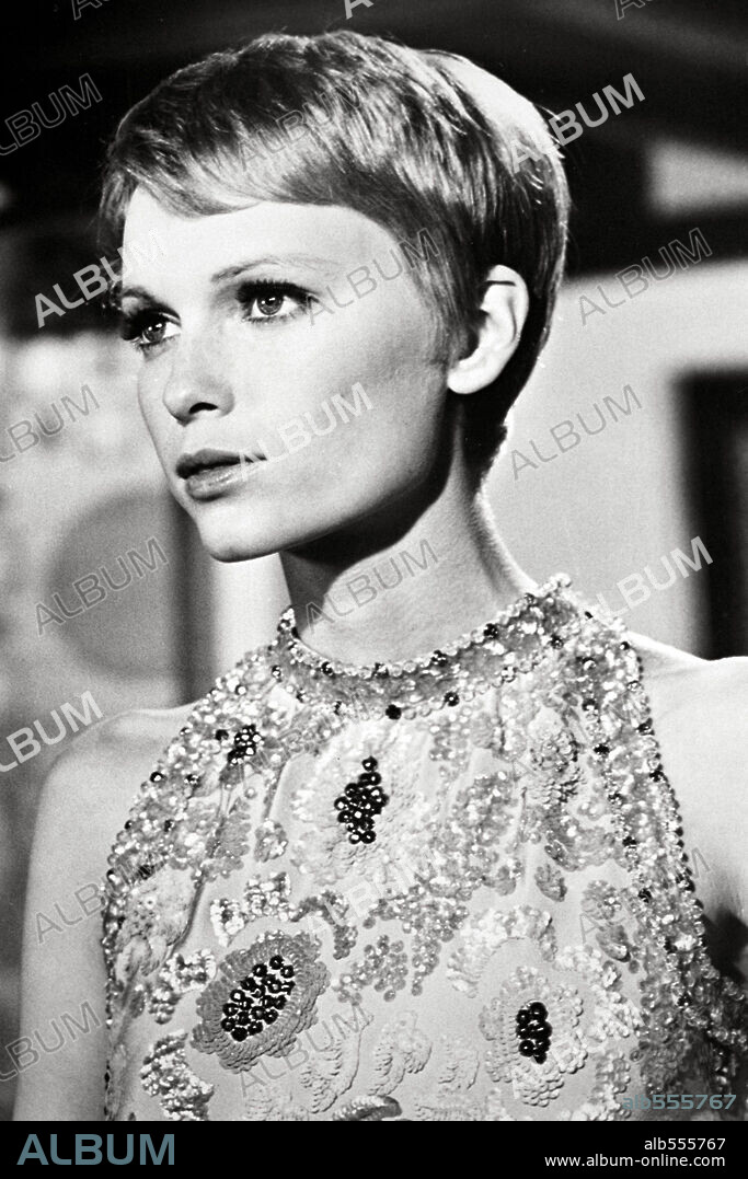 MIA FARROW en SENTENCIA PARA UN DANDY, 1968 (A DANDY IN ASPIC), dirigida por ANTHONY MANN.