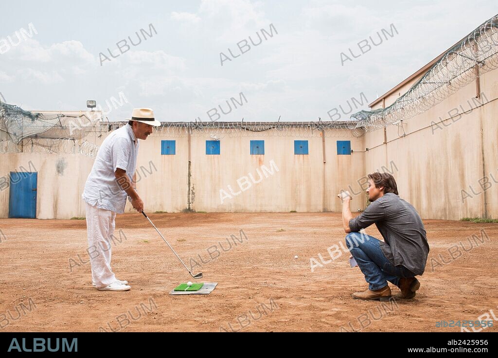 ANDY GARCIA and JEREMY RENNER in KILL THE MESSENGER, 2014, directed by MICHAEL CUESTA. Copyright BLUEGRASS FILMS.